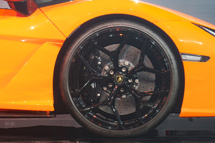 ランボルギーニ・レヴエルト(タイヤ&ホイール)