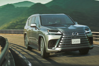 こちらは「レクサスLX」。国内未導入の「GX」も合わせて、プレミアムブランドにもラダーフレーム車を2つもラインナップしている。