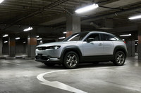 「REマルチ電動化技術」とは、ロータリーエンジンを発電に用いたレンジエクステンダーのこと。まずは「マツダMX-30 EVモデル」に設定され、デビューを果たす予定だ。