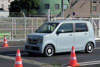 警報は最初の5秒が「ピーピー」という連続したもので、その後は切れ間のない「ピー……」という音に変わり、車速が30km/hまで解放される。