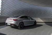 エントリーモデル「EQE350+」でも動力性能は十分。ハンドリングの軽やかさや高速道路での安定性にも感心させられた。