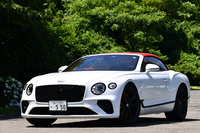 「ベントレー・コンチネンタルGT」シリーズのエントリーオープンモデルとして、2019年3月に追加設定された「V8コンバーチブル」。車両本体価格は3078万円で、200万円以上のオプションアイテムが盛り込まれた今回の試乗車は、トータル価格が3297万1380円となっていた。