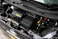 「ハイウェイスターGターボ」では最高出力64ps、最大トルク100Nmを発生する0.66リッター直3ターボエンジンに、2kWの出力を持つマイルドハイブリッドシステムが組み合わされている。