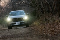「CX-5 20Sフィールドジャーニー」では、スポーツモードのほか、悪路走行に最適化したオフロードモードが選択できる。