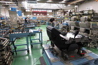 福祉車両に組み付けられるスライドアップシートやリフター、スロープなどのユニットも、同社で内製されている。