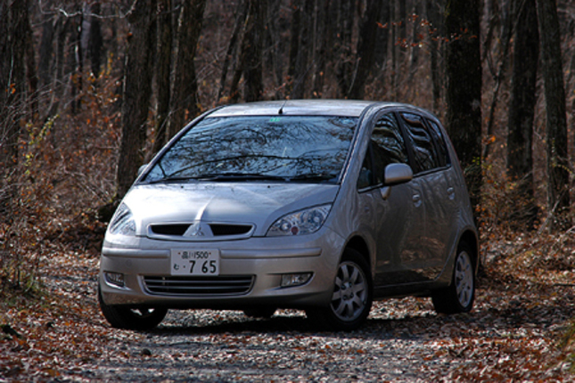 【スペック】コルト1.3L「Elegance Version」:全長×全幅×全高=3870×1680×1550mm/ホイールベース=2500mm/車重=1030kg/駆動方式=FF/1.3リッター直4DOHC16バルブ(90ps/5600rpm、12.3kgm/4250rpm)/車両本体価格=129.0万円(テスト車=139.5万円/フォグランプ(2.0万円)/14インチアルミホイール(5.0万円)/ACパワーサプライ(1.5万円)/フロアマット(2.0万円))
