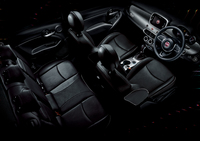 「フィアット500X」に「ツインサンルーフ」を装備した限定車の画像