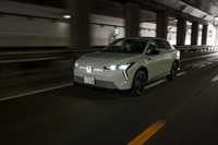 駆動用バッテリーの容量は68.8kWhで、WLTCモードの一充電走行距離は535km。最高出力204PS、最大トルク310N・mのモーターによるFWDのみの設定だ。