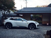 ボディーの全長は4973mm。長らくフェラーリ初のSUVとうわさされていたが、フェラーリの説明では「プロサングエ」はSUVではなくスポーツモデルだという。