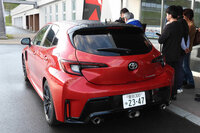 商品説明の後は、展示車両で機能を実現。