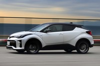 バネレートやショックアブソーバーの減衰力に加えて、電動パワーステアリングも専用チューニングとなっている。