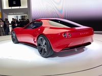 伸びやかなので大きく見えるが、実際には全長が4.2mを切っている。