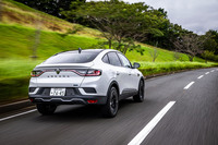 19インチタイヤを装着しても、乗り心地の悪化などは感じられなかった「アルカナ エスプリアルピーヌE-Techフルハイブリッド」。ソリッドな走行フォールと日本の道路事情にマッチしたサイズ感も「アルカナ」の持ち味といえる。