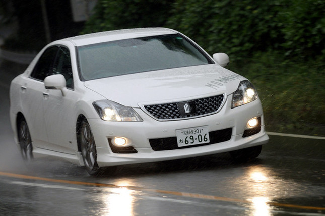 【スペック】全長×全幅×全高=4870×1795×1450mm/ホイールベース=2850mm/車重=1680kg/駆動方式=FR/3.5リッターV6DOHC24バルブスーパーチャージャー付き(360ps/6400rpm、50.8kgm/3200rpm)/価格=644万5000円(テスト車=687万4450円)