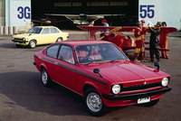 1976年11月に最初のマイナーチェンジを受けた「ジェミニ」。セダン、クーペともに“ブラックマスク”を備えたスポーティーグレード(ただしエンジンは他グレードと同じシングルキャブ仕様)の「LS」。