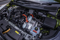 1.2リッター直3ガソリンエンジンと電気モーターを組み合わせた「e-POWER」パワートレインを搭載する新型「ノート」。発電用となるエンジンは、最高出力82PS、最大トルク103N・mを発生する。