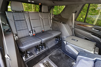 リアサスペンションの構造変更は3列目シートの居住性向上にも寄与。レッグルームは34.9インチ(約89cm)と、従来モデルより10インチ以上拡大した。