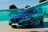 2025年6月4日に発売されたMHEV「プジョー308 GTハイブリッド」。このモデルの導入に合わせてこれまでのPHEVは「308 GTプラグインハイブリッド」に車名変更が行われた。