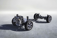 スバルといえば“水平対向エンジンと四輪駆動”。他の自動車メーカーとは一線を画すこだわりのメカニズムに加え、「そのルーツは航空会社で……」と語れる歴史や「六連星(むつらぼし)」と呼ばれるエンブレムのウンチクもまた、マニア心を刺激してやまない。