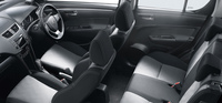 2011年11月に発売された特別仕様車「スイフトRS」のインテリア。重めの設定としたパワーステアリングコントローラーや欧州仕様のチューニングが施された足まわりがマニアをうならせた。(写真はCVT車)