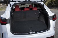 荷室の容量は520~1411リッター。後席の電動格納機能は後席用シートヒーターとのセットオプション。