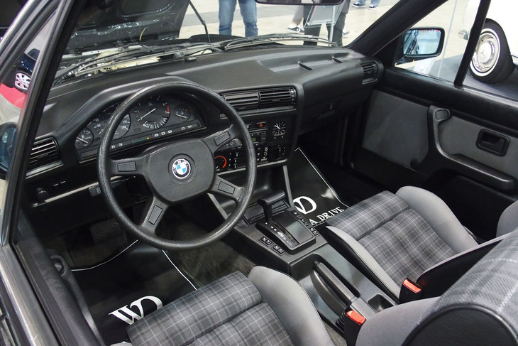 BMW 320iカブリオレ(1989年)