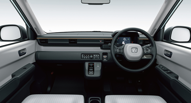 「e: G」のインテリアはディスプレイレスのすっきりデザインが特徴だ。