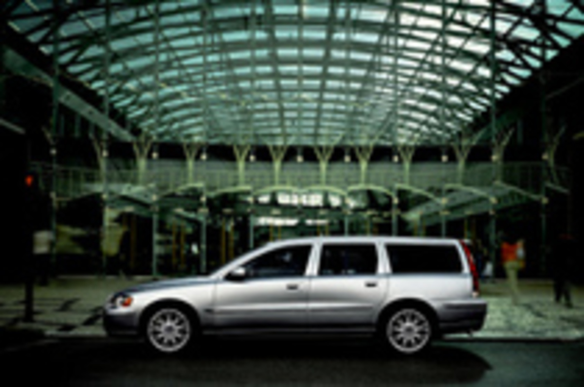 ボルボ、“もっとも充実した”2005年モデルを発表 【ニュース】 - webCG