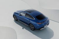 ツーピース構造で内部に立体感があるスリムな新型リアコンビネーションランプが採用される。