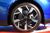 BMWが「MINIクーパー3ドア」を発売 日本での量販モデルとして初の電気自動車を設定の画像