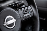 ステアリングホイールの右スポーク部分に集中してレイアウトされる「プロパイロット2.0」の操作スイッチ。多くのユーザーが直感的に操作できる配置や形状になっている。