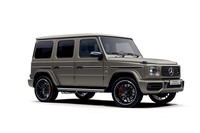 こちらは2020年8月以降に納車が始まる「メルセデスAMG G63マヌファクトゥーアエディション」。マットグリーンのボディーカラーをはじめとするドレスアップがウリの特別仕様車で、価格は2480万円。ベース車の286万円増しとなっている。