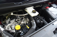 ルノー・日産・三菱アライアンスとダイムラーにより共同開発された1.3リッター直4直噴ターボエンジンは最高出力131PS、最大トルク240N・mを発生。このボディーに対して131PSは力不足なのでは? という懸念は取り越し苦労だった。