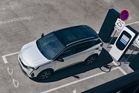 プジョーがコンパクトSUV「3008」の改良モデルを発売 プラグインハイブリッド車を新設定の画像