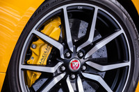 イエローのブレーキキャリパーやフロントが398mm径、リアが380mm径のカーボンセラミックディスク、20インチの「スタイル1041」10スポークデザインホイールなどは、155万8000円の「カーボンセラミックブレーキパック」に含まれるオプションアイテム。