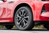 タイヤ&ホイールは20インチ。試乗車はブリヂストンのプレミアムSUV用タイヤ「アレンザ001」を履いていた。