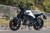 ハスクバーナ・ヴィットピレン401(6MT)/KTM 390デューク(6MT)/ハスクバーナ・スヴァルトピレン250(6MT)/トライアンフ・スピード400(6MT)【試乗記】の画像