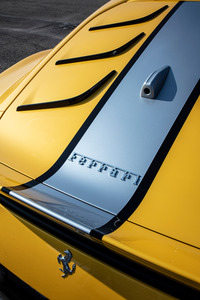 販売台数は「812コンペティツィオーネ」が999台、「812コンペティツィオーネA」が599台の限定。ともに、すでに完売となっている。