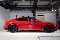 ポルシェ初の100%電気自動車「タイカン」が日本上陸の画像