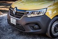 従来型で人気の高かったブラックバンパー仕様も「クレアティフ」グレードとしてラインナップ。ブラックバンパーとダブルバックドアの組み合わせは、日本仕様だけの設定となる。