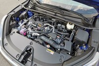 パワーユニットには1.5リッターガソリンエンジンにモーターを組み合わせたハイブリッドを採用。登降坂やコーナーを読み取って加速・減速トルクを制御し、スムーズな走りをアシストする。