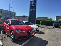 引っ越してジープと統一されたアルファ・ロメオのショールーム。目下の売りはSUVの「ステルヴィオ」。2017年7月。