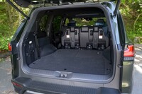 3列目シートを格納したうえで2列目シートをタンブルしたところ。この状態の荷室容量は1871リッター。