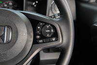 現行型「N-WGN」ではACCが全車標準装備(標準車のベースグレードのみレスオプションが可能)。「N-BOX」のそれとは異なり、完全停車しても機能がカットされない“渋滞追従機能付き”となっている。