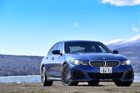 アルピナとしては初の48Vマイルドハイブリッドシステム搭載車となる「BMWアルピナD3 S」。セダン、ワゴンともに、WLTPモードの燃費値は13.2km/リッターとなっている。