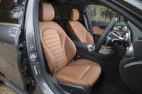 インテリアには新色として「サドルブラウン」が設定された。