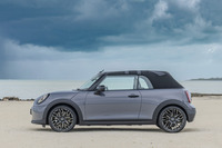 新世代MINIのオープントップモデル「クーパー コンバーチブル」が上陸の画像