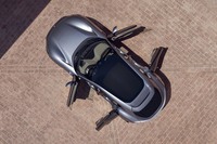 フロントドアの開度は63度。リアドアのほうが最大79度と、大きく開く。