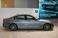 ボディーのスリーサイズは全長4945×全幅1870×全高1480mm。ホイールベースは2975mm。