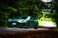 アストンマーティンの創業110周年、「DB」シリーズの誕生75周年という節目となる2023年の5月に発表された「DB12」。同社における次世代スポーツカー製品群の第1弾とされている。